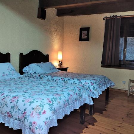 Отель Hostal Placa Гарос Экстерьер фото