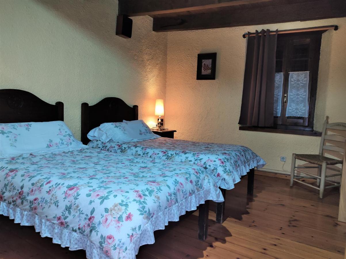 Отель Hostal Placa Гарос Экстерьер фото