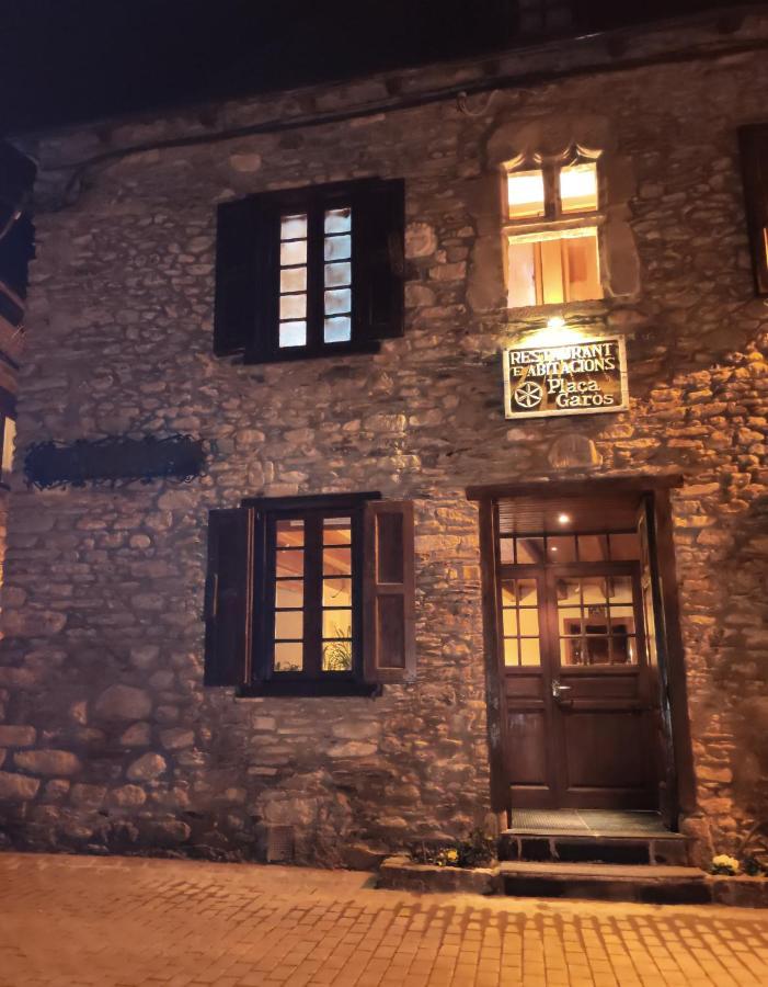 Отель Hostal Placa Гарос Экстерьер фото