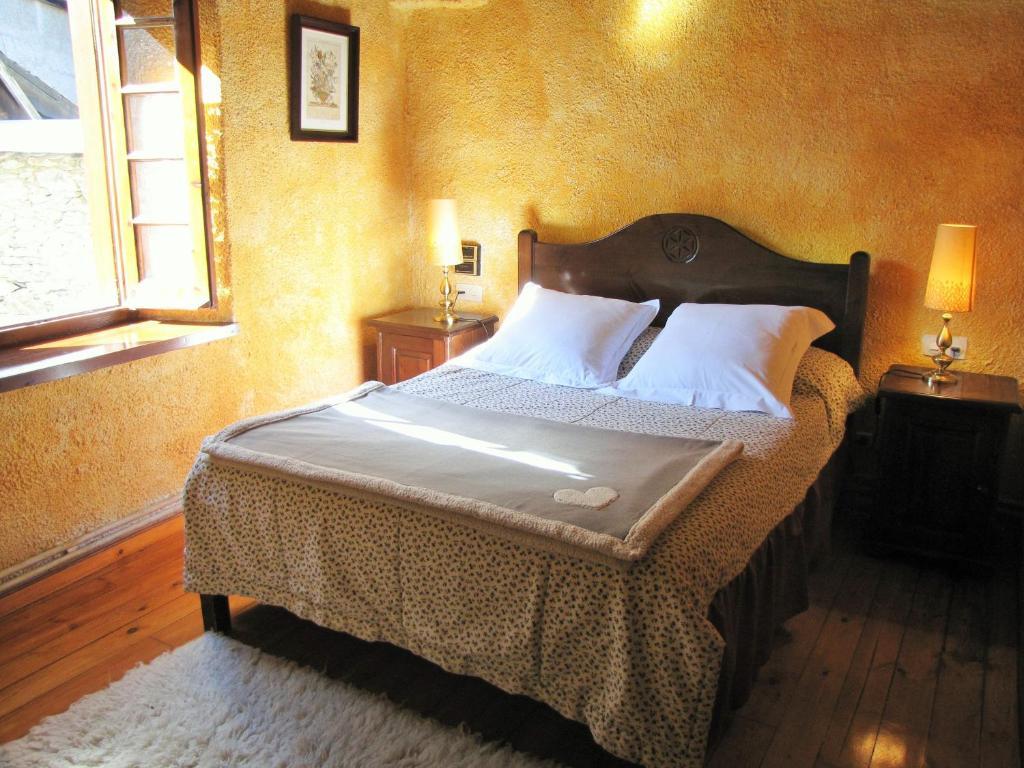 Отель Hostal Placa Гарос Номер фото