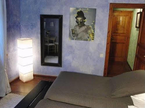 Отель Hostal Placa Гарос Экстерьер фото